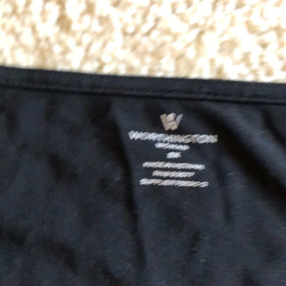 Black top - Picture 3 of 4